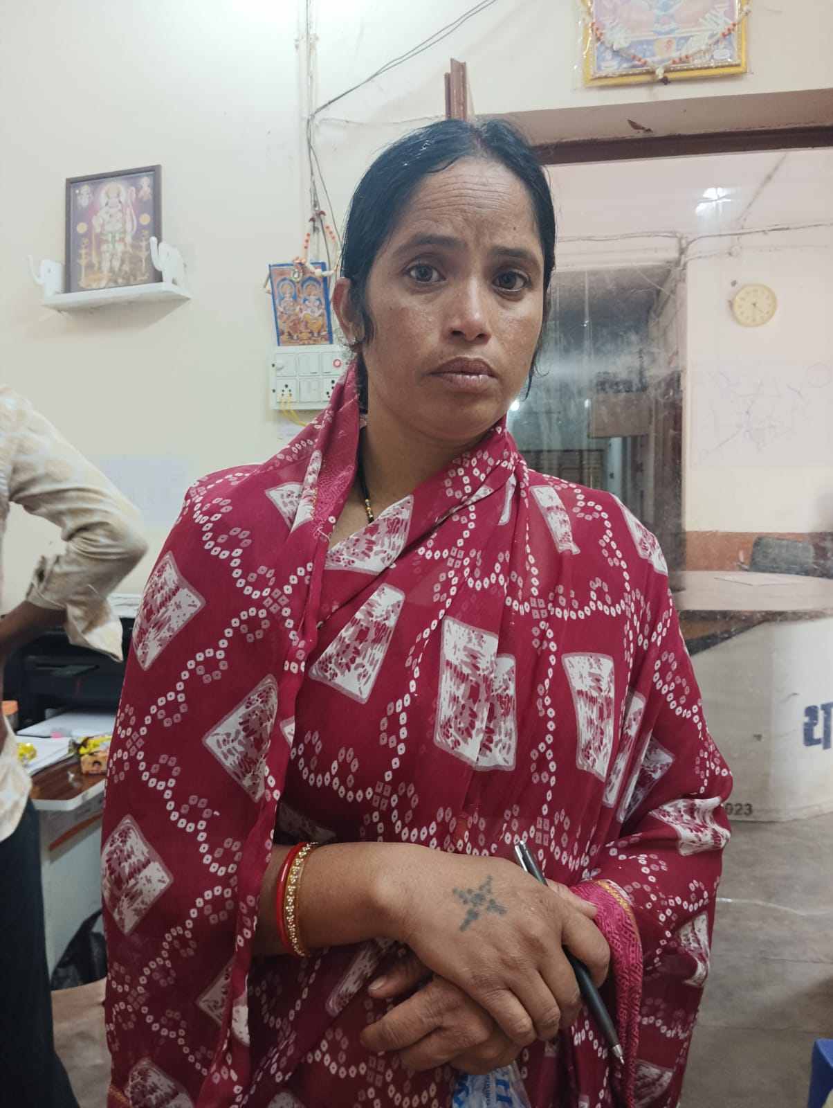 प्रहार अभियान के तहत कोनी पुलिस की बड़ी कार्रवाई, 34 पाव अवैध शराब के साथ महिला गिरफ्तार
