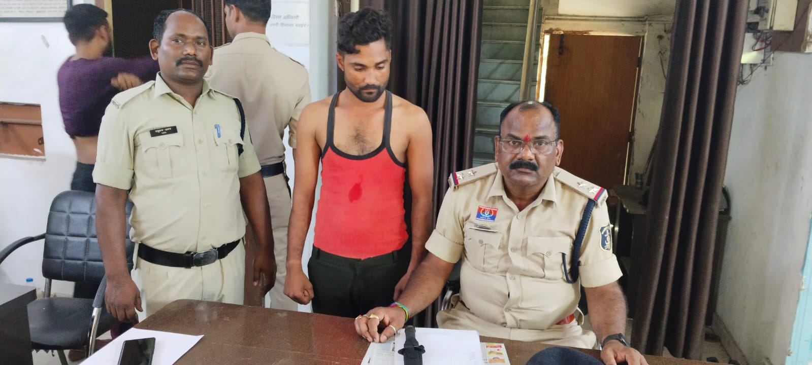 अवैध संबंध के शक में युवक की चाकू मारकर हत्या, आरोपी रायपुर से गिरफ्तार