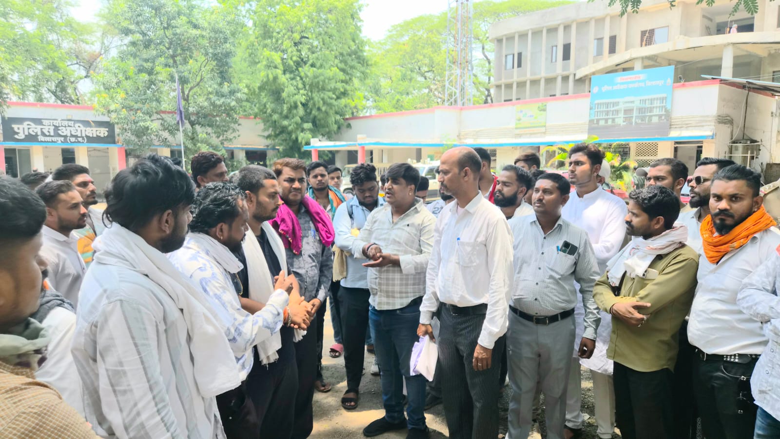 निखिल गोस्वामी हत्याकांड में गिरफ्तारी नहीं होने पर गोस्वामी समाज में आक्रोश, एसपी को सौंपा ज्ञापन