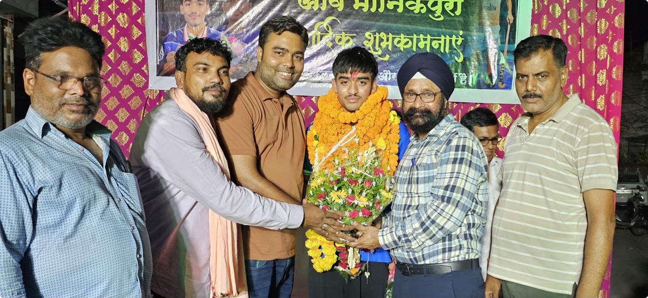 एशिया कप विजेता हॉकी खिलाड़ी अवी मानिकपुरी का बिलासपुर आगमन पर भव्य अभिनंदन, अमरजीत सिंह दुआ ने कहा सरकारी प्रयासों से खेल प्रतिभाओं को मिल रहा अवसर