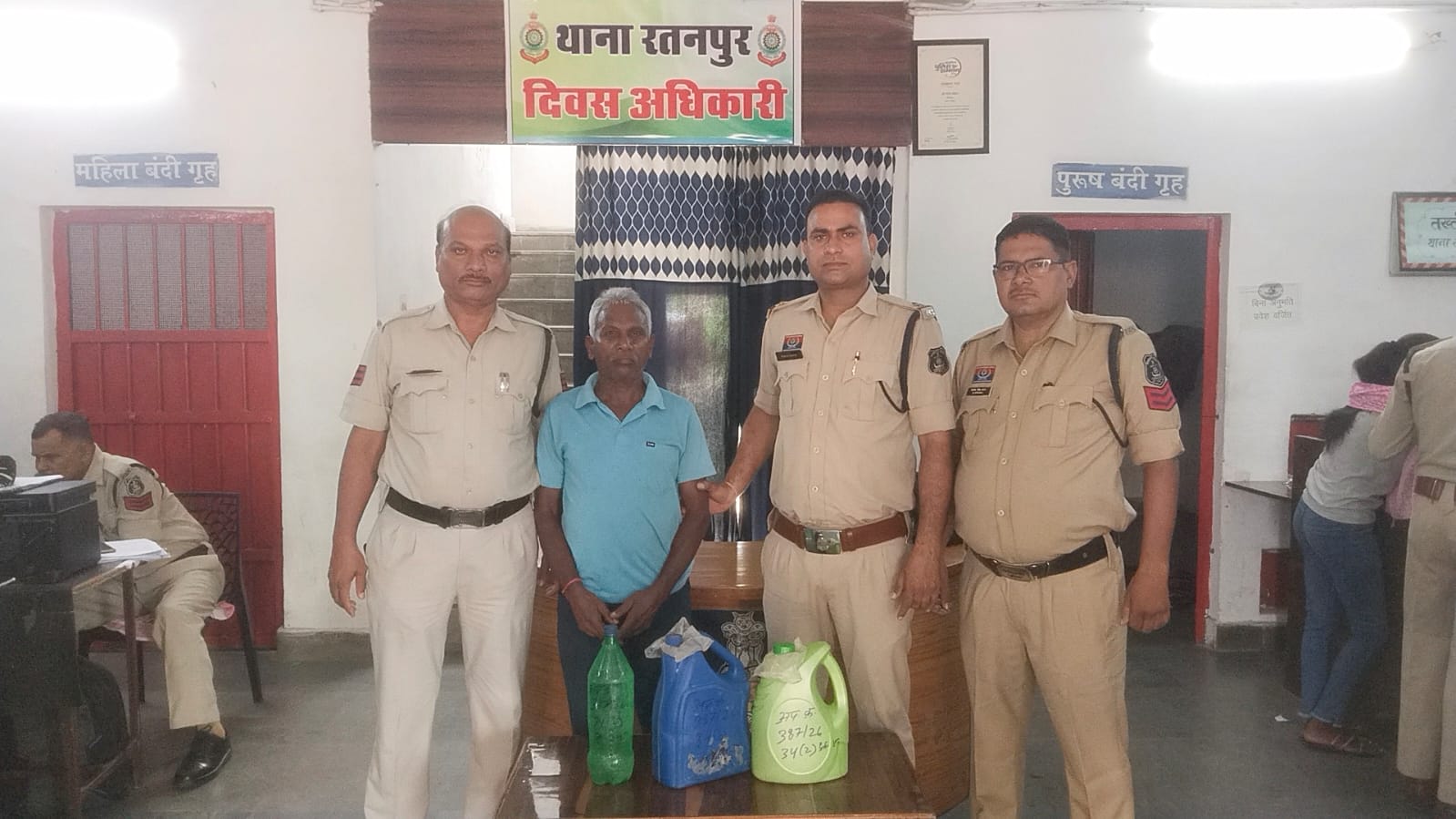 रतनपुर पुलिस का नशे के कारोबारियों पर प्रहार, गांजा और शराब के साथ 3 आरोपी गिरफ्तार