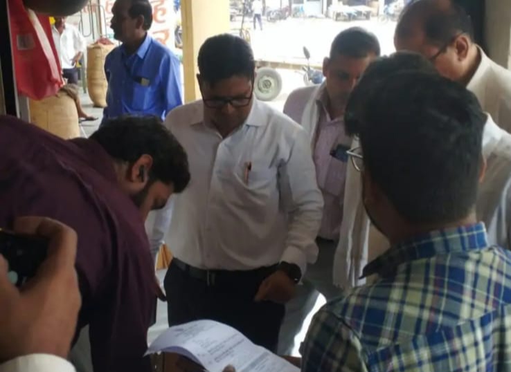 सिंगल यूज प्लास्टिक पर निगम की बड़ी कार्रवाई, 3 दुकानों से 300 किलो प्रतिबंधित सामग्री जब्त