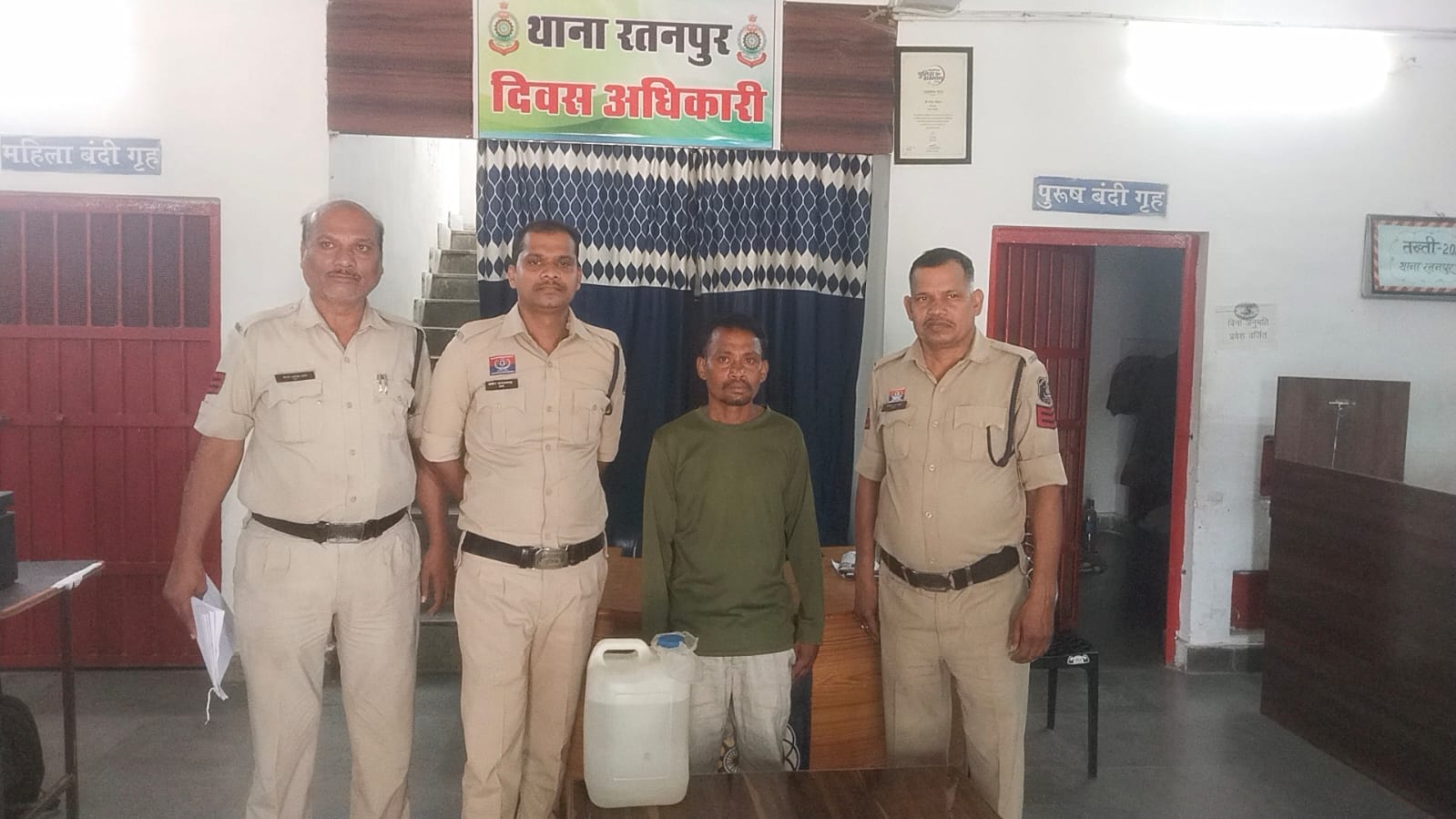 अवैध शराब के खिलाफ कार्यवाही में भारी मात्रा में शराब बरामद