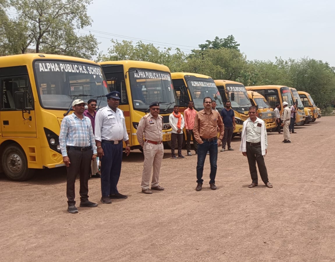 स्कूली बच्चों की सुरक्षा के लिए मुंगेली में स्कूल बसों का फिटनेस टेस्ट, 10 वाहनों में मिली खामियां