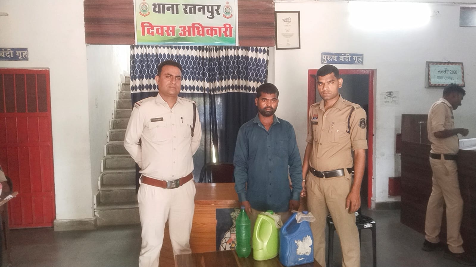 रतनपुर पुलिस की कार्रवाई, 12 लीटर महुआ शराब के साथ कोचिया गिरफ्तार