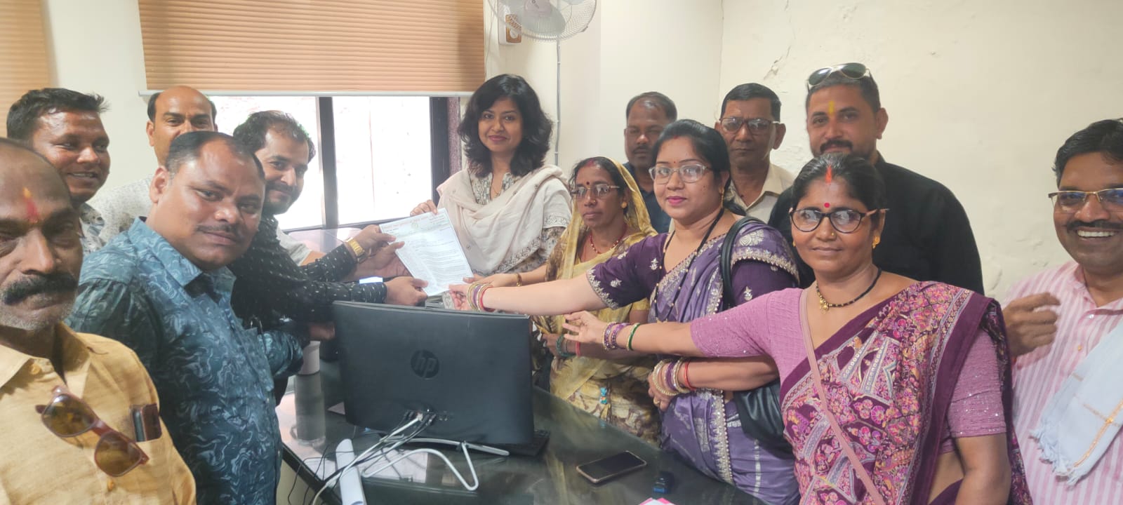 राशन दुकानदारों का फूटा आक्रोश: 20 साल से नहीं बढ़ा कमीशन, बकाया भुगतान और उपभोक्ताओं की समस्याओं को लेकर खाद्य सचिव, संचालक व उपमुख्यमंत्री को सौंपा मांगपत्र