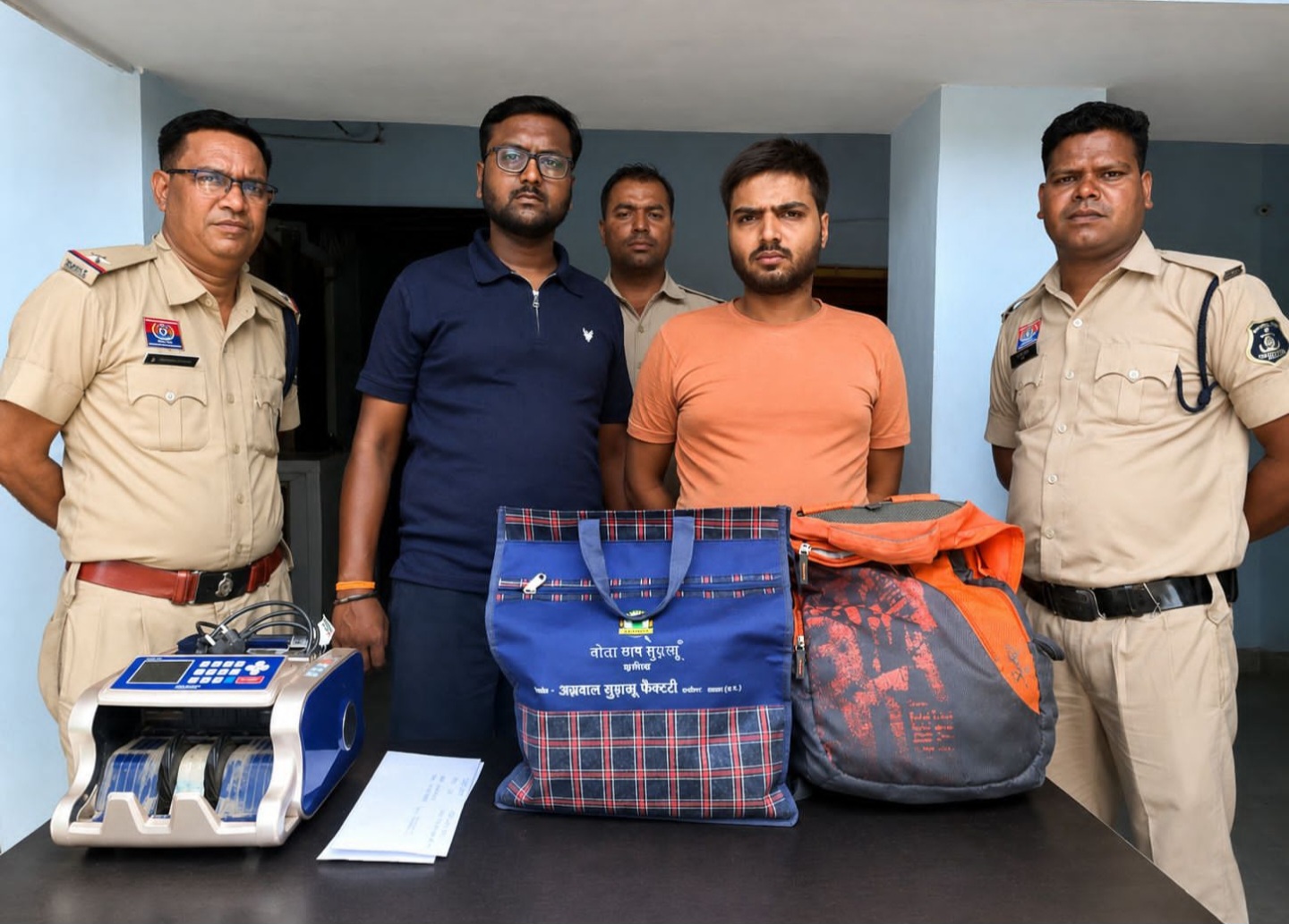 आईपीएल फाइनल पर ऑनलाइन सट्टा खिलाने वाले गिरोह का भंडाफोड़, 31.99 लाख नकद जब्त