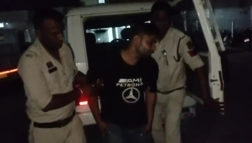 मोबाइल झपटमारी करने वाले आरोपी गिरफ्तार, लूटा गया मोबाइल और एक्टिवा बरामद