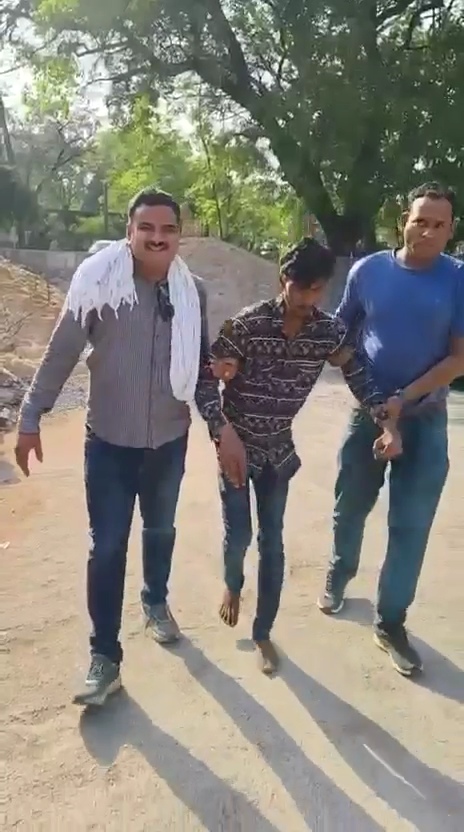 बेटी से शादी की जिद पर युवक ने किया चाकू से हमला, फरारी के दौरान गिरकर घायल हुआ आरोपी