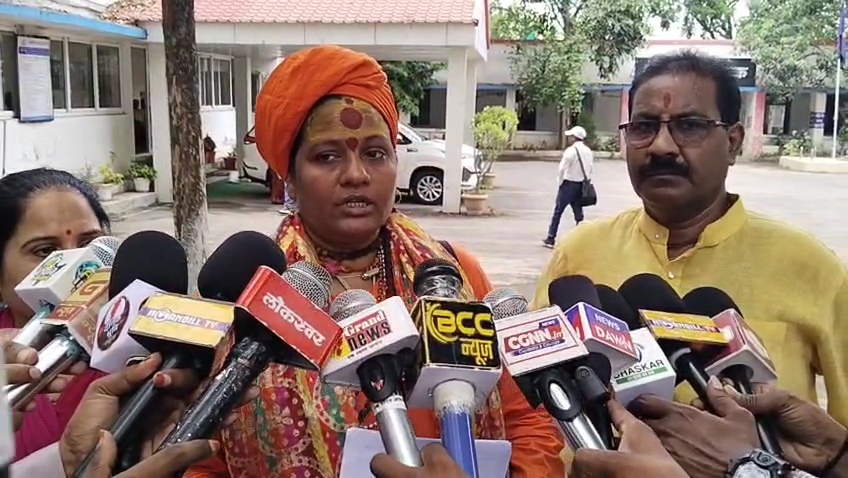 साध्वी ने नगर पंचायत अध्यक्ष पर दुर्व्यवहार और धमकी देने का लगाया आरोप, एसपी से की कार्रवाई की मांग