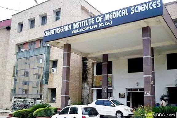 सिम्स के डॉक्टरों ने बचाई युवक की जान, कटी श्वासनली की सफल सर्जरी; न्यूरोसर्जन नहीं होने पर रायपुर रेफर